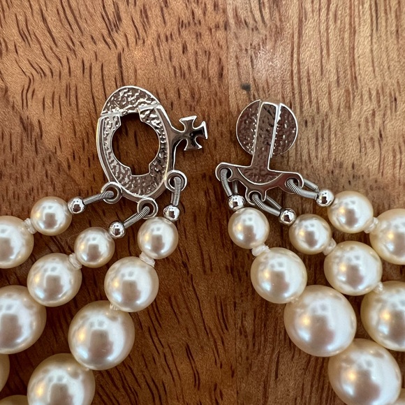 COPY - Vivienne Westwood Three Row Bas Relief Pearl Choker - Picture 13 of 15